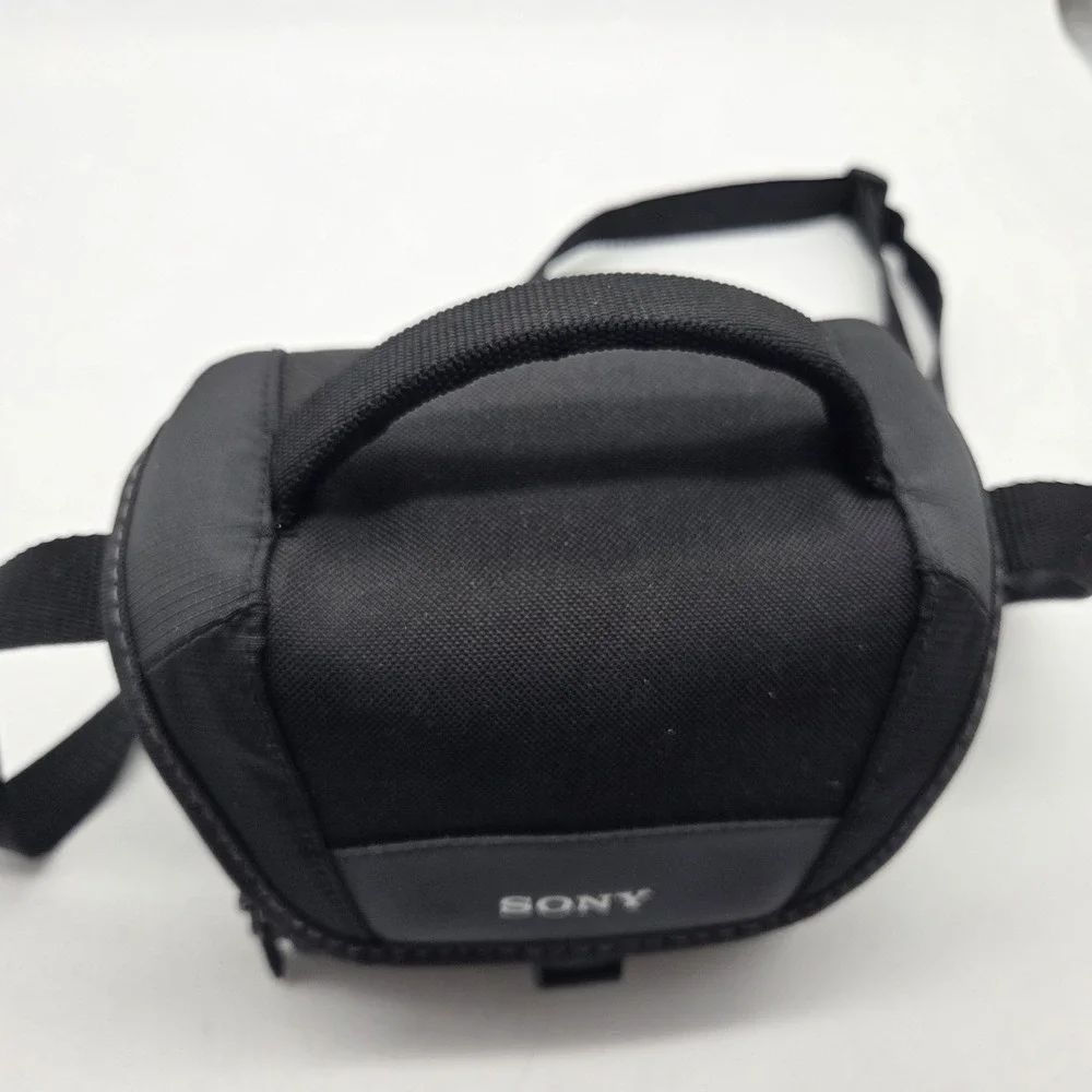 Sony Camera Bag - LCS-U11 - Black - Small Carrying Case with Shoulder Strap EUC